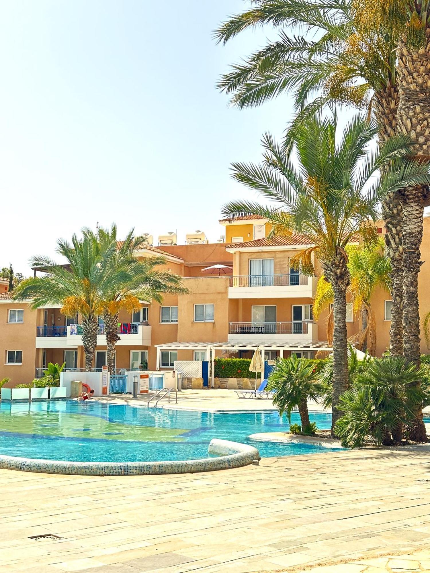 H&O Golden Sun Suite Пафос Екстериор снимка