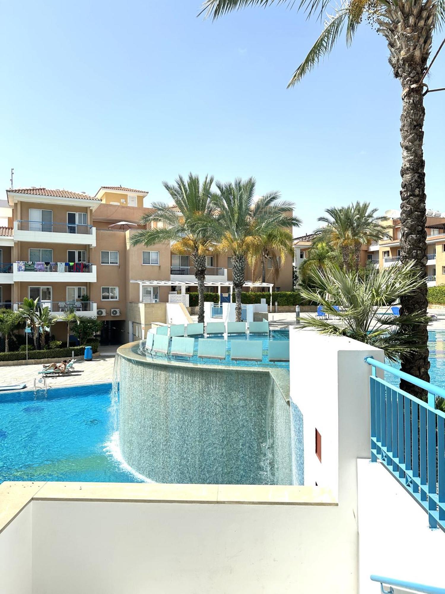 H&O Golden Sun Suite Пафос Екстериор снимка