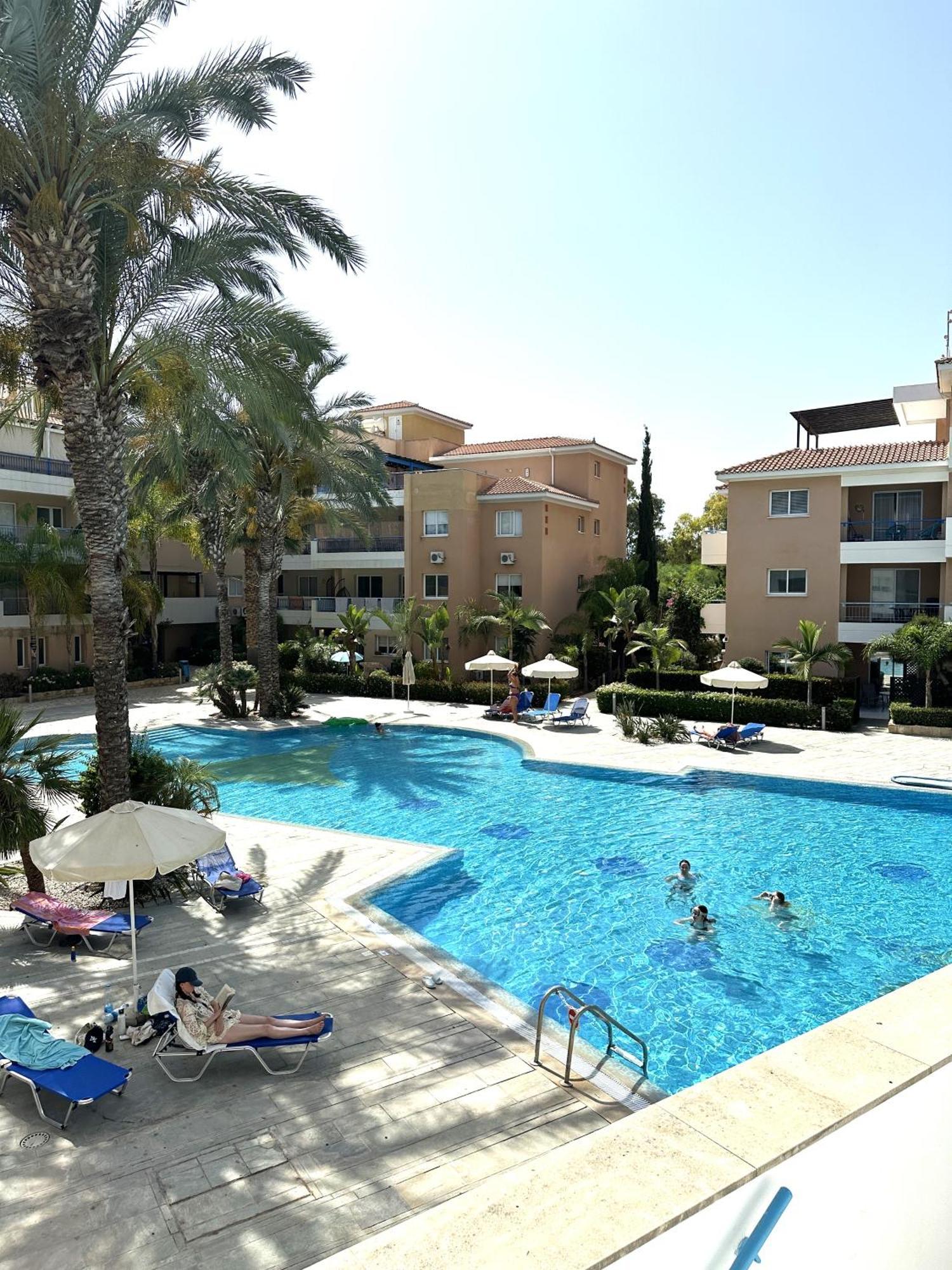 H&O Golden Sun Suite Пафос Екстериор снимка
