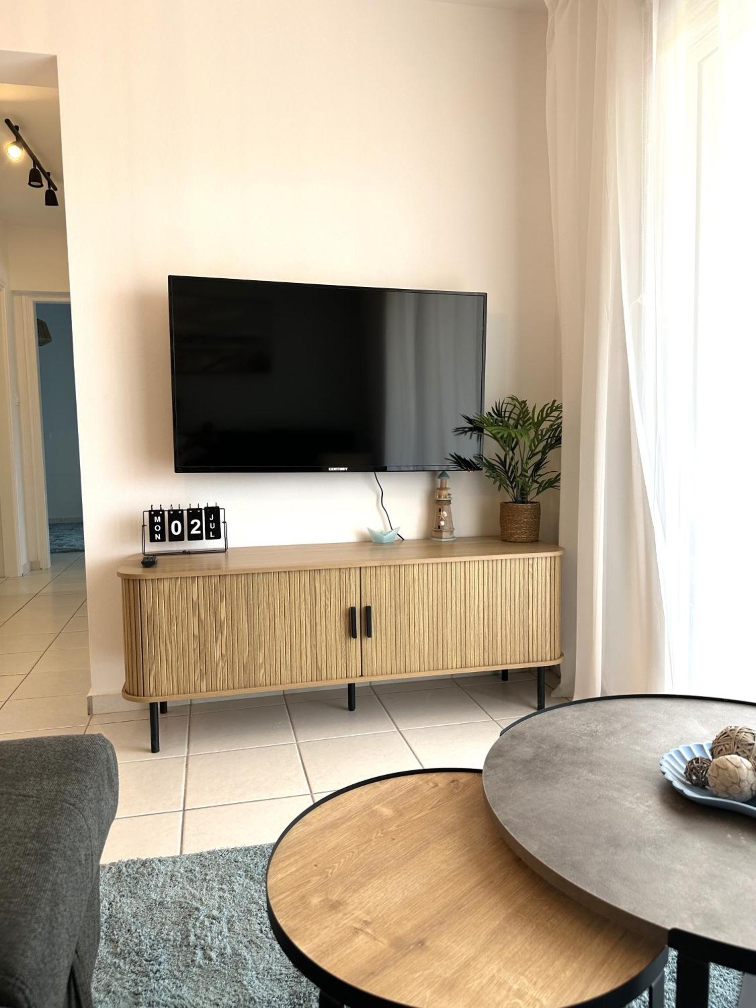 H&O Golden Sun Suite Пафос Екстериор снимка