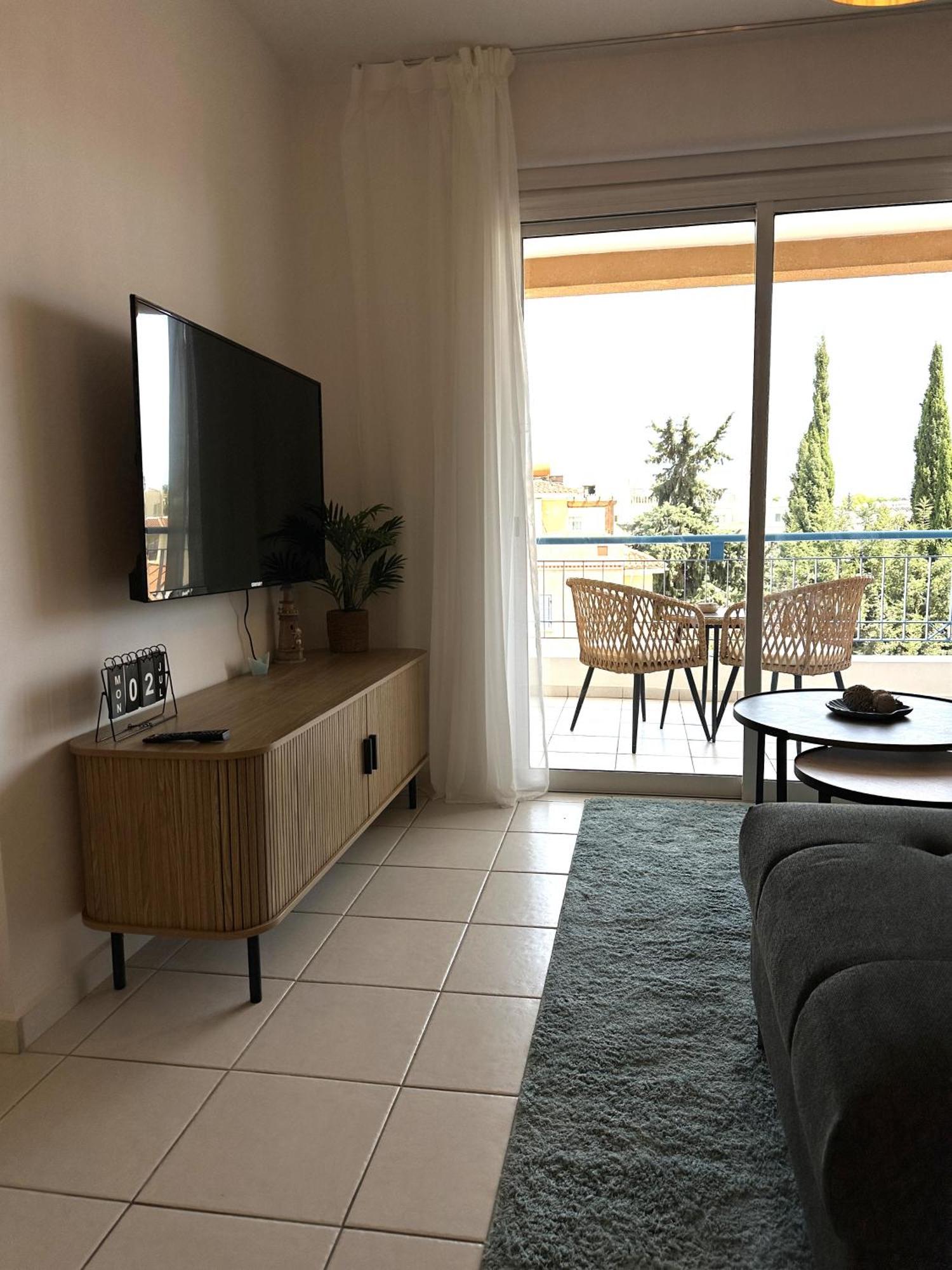 H&O Golden Sun Suite Пафос Екстериор снимка