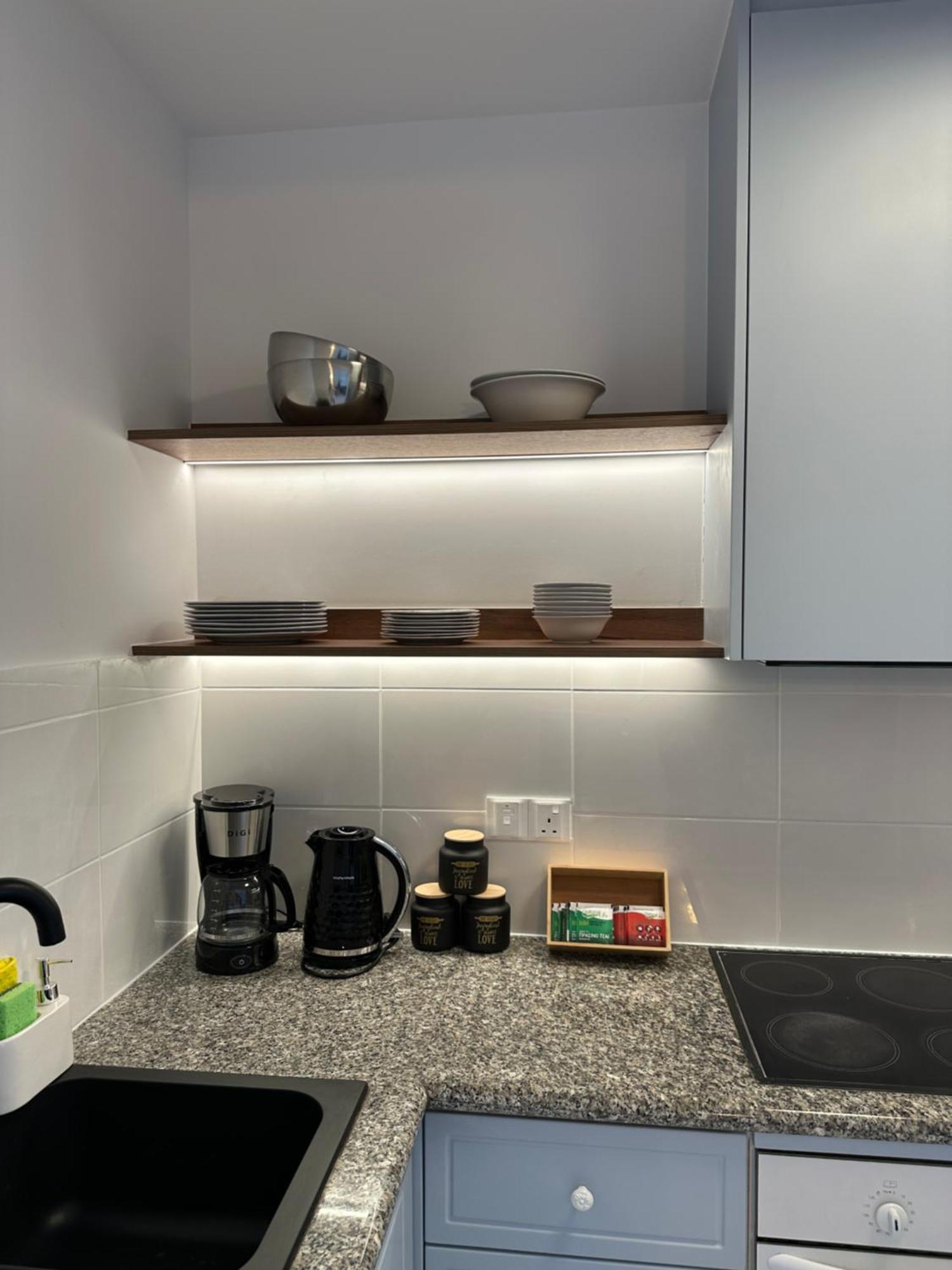 H&O Golden Sun Suite Пафос Екстериор снимка