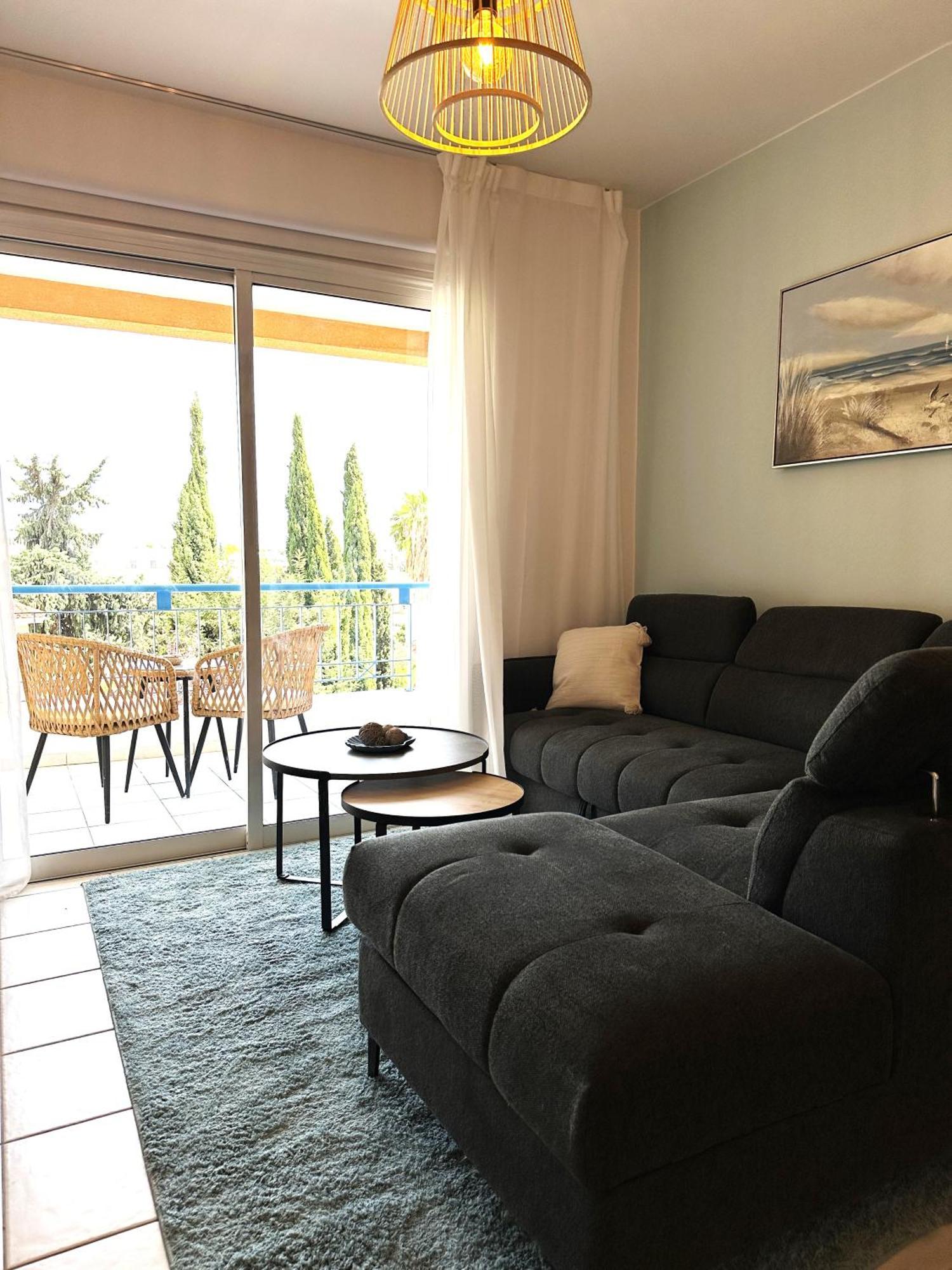 H&O Golden Sun Suite Пафос Екстериор снимка