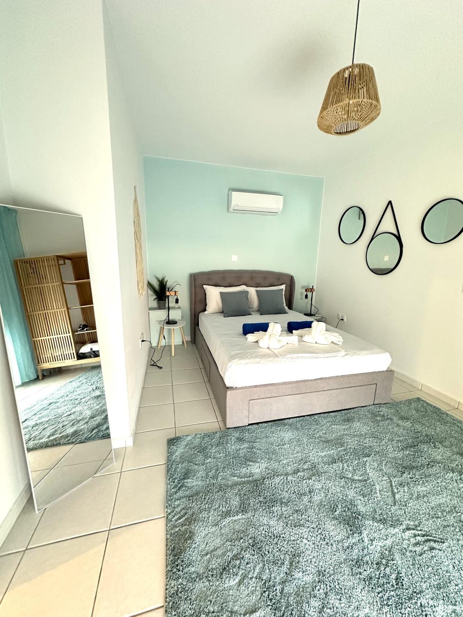 H&O Golden Sun Suite Пафос Екстериор снимка