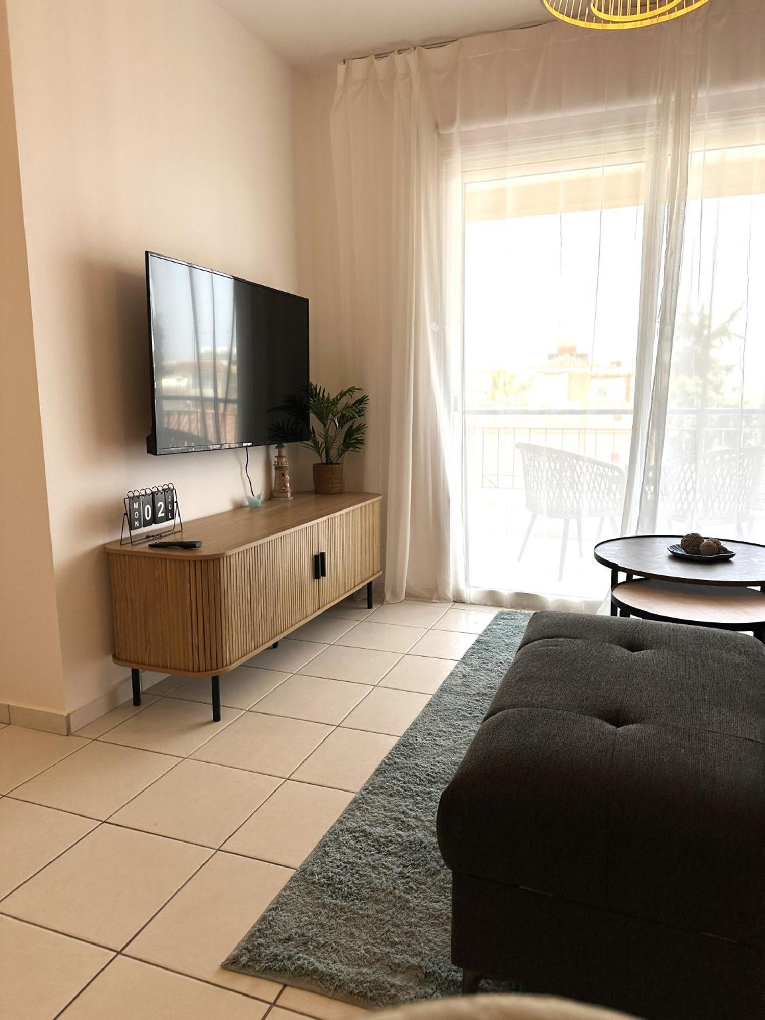H&O Golden Sun Suite Пафос Екстериор снимка